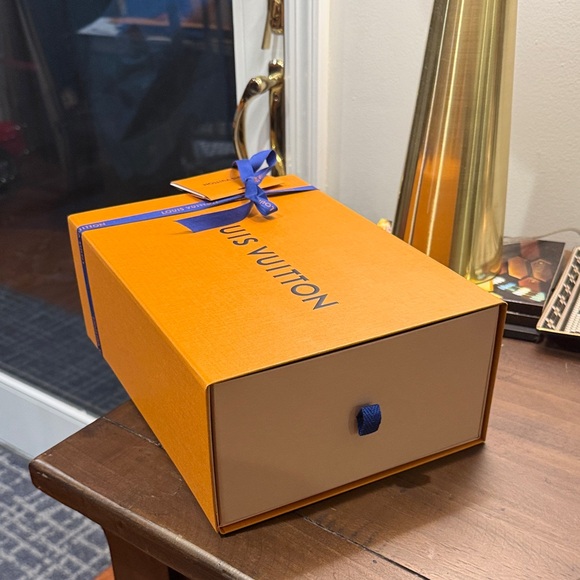 Louis Vuitton Bright Orange Box with Navy Ribbon - Picture 2 of 3